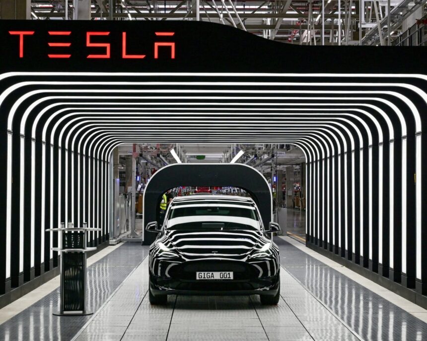 Vânzările Tesla în Europa scad, iar Musk avertizează despre „perioade dificile” care urmează 1 teslas european sales slump as musk warns of rough quarters ahead 688233ec5709e
