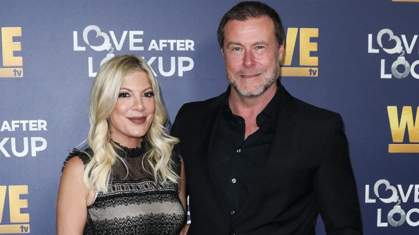 Tori Spelling dezvăluie o fantezie sexuală a fostului partener care a făcut-o să se simtă inconfortabil. 1 tori spelling shares exs sex fantasy that creeped her out 6875e635d5ffa