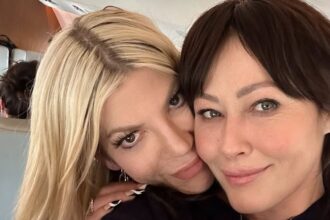 tori spelling writes heartbreaking tribute to 90210 co star shannen doherty on first anniversary of her death 68744bb3ce92e