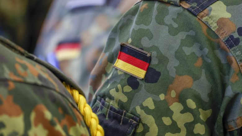 Tinerii din Germania își exprimă din ce în ce mai mult refuzul față de serviciul militar obligatoriu, conform unui sondaj recent. 1 tot mai multi tineri din germania se opun serviciului militar obligatoriu datele dezvaluite de catre un nou sondaj 68668ace12c67