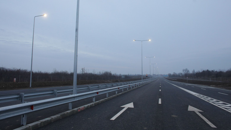 Oprirea circulației pe A3 din cauza vacilor care au evadat în Voluntari. 1 trafic rutier oprit pe a3 dupa ce mai multe vaci au rupt gardul de protectie in dreptul localitatii voluntari si au intrat pe sosea 687f973b493f0