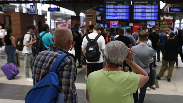 Furtunile perturbă circulația feroviară. Întârzieri de zeci de minute sunt raportate în Gara de Nord, conform anunțului CFR SA 1 traficul feroviar afectat de furtuni intarzieri de sute de minute inregistrate in gara de nord anuntul cfr sa 68871354c5566