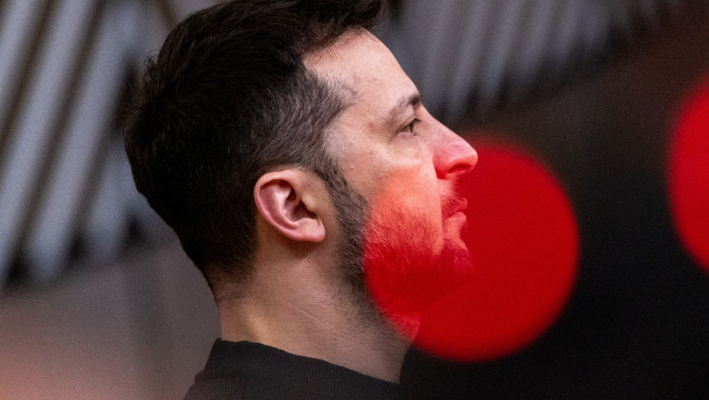 Traducător al Uniunii Europene, dat afară din cauza unor riscuri de securitate în timpul unei întâlniri cu Volodimir Zelenski. 1 translator angajat de ue concediat din cauza unor probleme de securitate in timpul unei intalniri cu volodimir zelenski 686ecfb210a6a