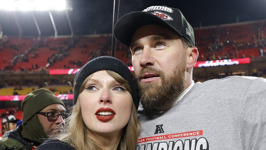 Prietenul star de televiziune al lui Travis Kelce își împărtășește gândurile despre povestea de dragoste cu Taylor Swift, pe măsură ce cuplul se apropie de aniversarea de doi ani. 1 travis kelces tv star pal weighs in on taylor swift romance as couple near 2 year anniversary 68730d0522149