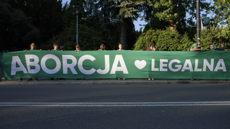 Trei medici polonezi, pedepsiți cu închisoarea după decesul unei paciente care avea nevoie de un avort. 1 trei medici au fost condamnati la inchisoare in polonia dupa moartea unei paciente care necesita un avort 6879519d6e151