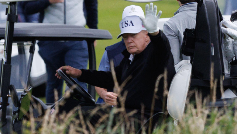 Trump, pe iarba verde înainte de întâlnirea cu Ursula von der Leyen: Ce subiecte vor fi abordate? 1 trump pe terenul de golf inaintea intalnirii cu ursula von der leyen agenda discutiilor 688632461b491