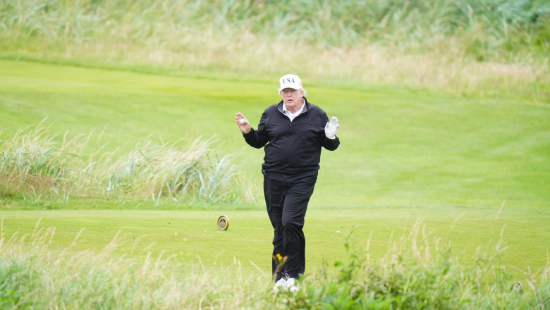 Trump contestă turbinele eoliene din Scoția: „Îmi strică peisajul de pe terenul de golf, totul e o înșelăciune.” 1 turbinele eoliene in vizorul lui trump pentru ca i strica privelistea de pe terenul de golf din scotia toata treaba e o escrocherie 688724b14d82e