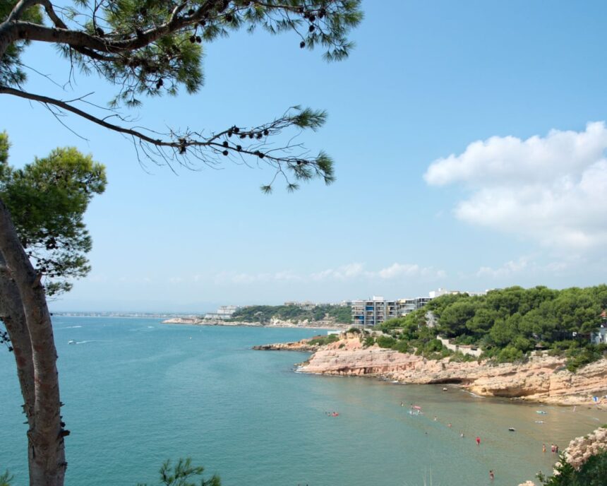 Doi frați britanici, de 11 și 13 ani, își pierd viața în apele mării din Spania 1 two british brothers 11 and 13 drown off beach in spain 688a16ae6be07