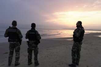 uk government backs french police immobilising small boats minister says 686cec724502c