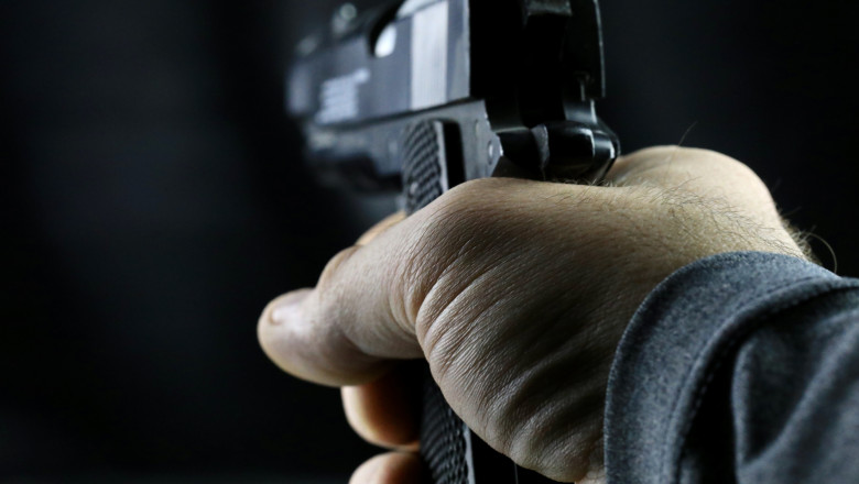 Un tată din Pakistan și-a pus fiica de 16 ani la zid din cauza refuzului ei de a renunța la contul de TikTok. 1 un barbat din pakistan si a ucis fiica de 16 ani pentru ca a refuzat sa isi stearga contul de tiktok 6870d4bd0498a