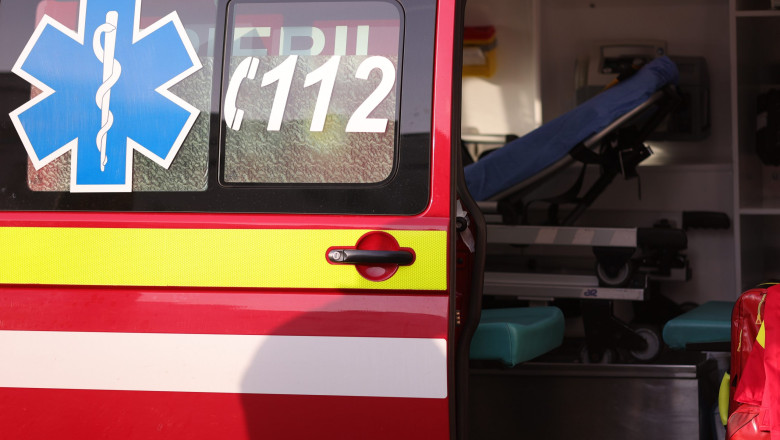 Un adolescent de 12 ani a suferit răni severe în urma unei căderi de patru metri într-o clădire abandonată din Târgu Mureș. 1 un copil de 12 ani a fost grav ranit dupa ce a cazut intr un canal de patru metri intr o cladire dezafectata din targu mures 687be85e99355