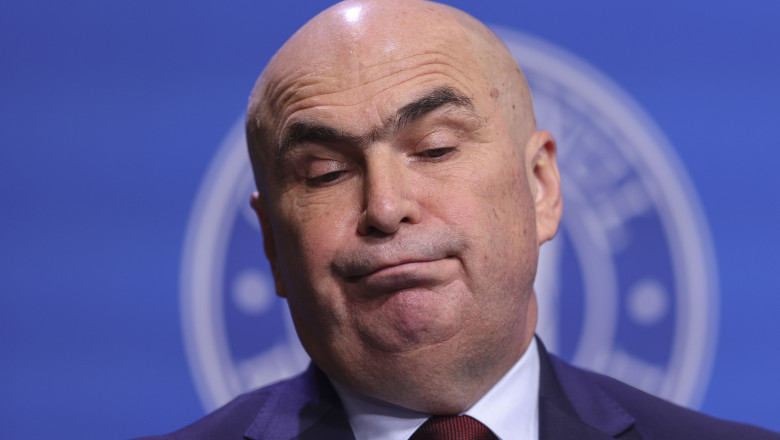 Un reprezentant CSM îl descrie pe Bolojan ca pe un „măcelar într-o sală de operație” în urma anunțului privind reducerea pensiilor speciale 1 un membru csm il compara pe bolojan cu un macelar intr o sala de operatie dupa ce premierul a anuntat taierea pensiilor speciale 688902ee6d1fa