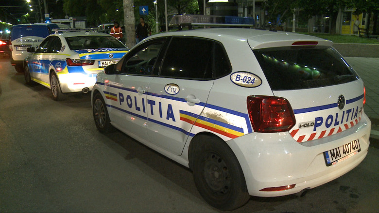 Un șofer urmărit de poliție a scăpat de o armă și cartușe, ascunzându-le în trusa medicală. 1 un sofer a aruncat din masina o arma si cartuse ascunse in trusa medicala in timp ce era urmarit de politisti barbatul a fost retinut 686b9b23dc833