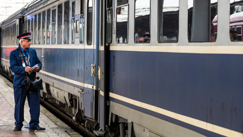 Un tren spre litoral a rămas fără două vagoane în timpul călătoriei, întârziind cu patru ore 1 un tren care se indrepta spre litoral a pierdut doua vagoane pe traseu garnitura a avut 4 ore intarziere 688b165ce7914