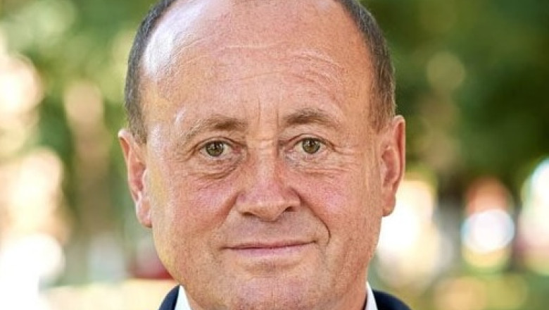 Primarul din Vișeu de Sus, Vasile Coman, și fostul șef al direcției silvice, Ion Horj, sunt confruntați cu acuzații de corupție. 1 vasile coman primar in viseu de sus si ion horj fost sef de directie silvica pusi sub acuzare intr un dosar de coruptie 687a3504277f2