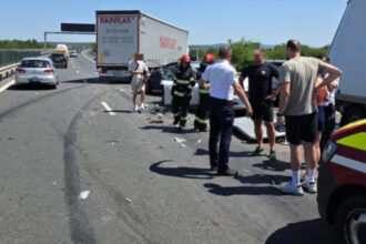 video accident grav cu sapte vehicule pe a1 deva nadlac trei copii si 11 adulti au fost raniti trafic restrictionat in zona 6867ae1580806