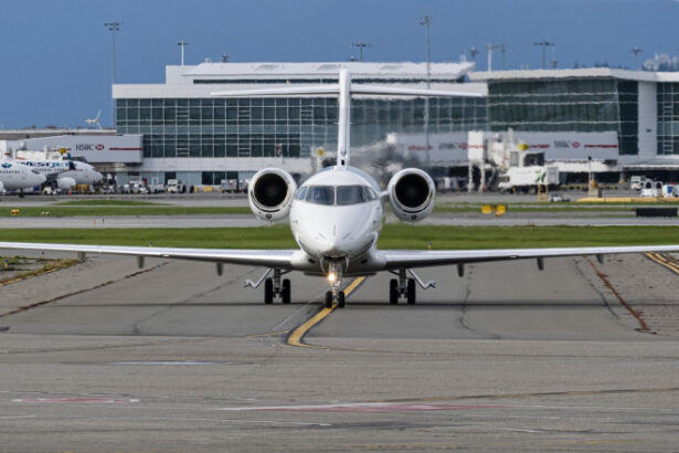 video aterizare de urgenta a unui avion american cu destinatia amsterdam 25 de persoane au fost ranite din cauza turbulentelor puternice 688b218777d58