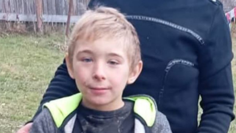 video baiatul de 7 ani cautat dupa ce a disparut in padure in judetul neamt a fost gasit dupa aproape 24 de ore 687cd7d30b694