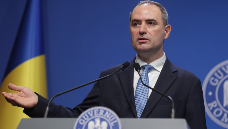 „Ministrul Alexandru Nazare dezvăluie: Bugetul nu se bazează pe scenarii credibile în privința pensiilor și salariilor.” 1 video bugetul n a fost construit pe ipoteze realiste ce spune ministrul alexandru nazare intrebat de banii de pensii si salarii 68867b0d91f56