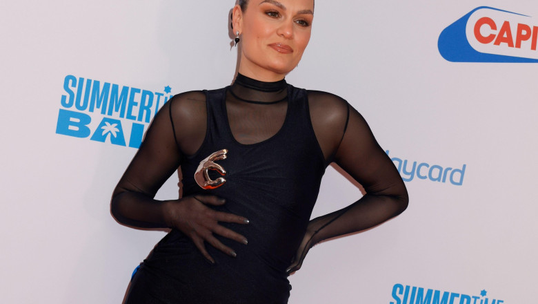 Care este starea de sănătate a Jessie J? Artista britanică a dezvăluit recent că se confruntă cu cancer mamar. 1 video care e starea de sanatate a artistei britanice jessie j cantareata a anuntat recent ca sufera de cancer mamar 686c09f331fc1