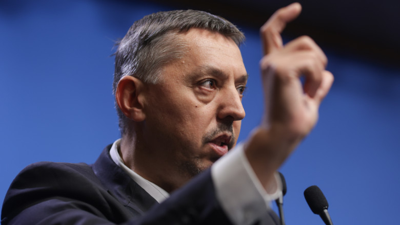 Daniel David explică provocările anului școlar 2025-2026: Ministrul nu poate vizita fiecare unitate de învățământ pentru a implementa directivele. 1 video daniel david despre anul scolar 2025 2026 ministrul nu poate merge in fiecare scoala pentru a si aplica instructiunile 686d3f28cb9c2