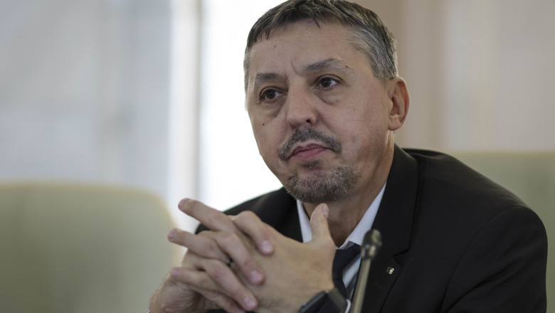 Daniel David dezvăluie raționamentul din spatele burselor recente: „Nu mai putem atinge standardele din trecut când situația a scăpat de sub control.” 1 video daniel david logica din spatele noilor burse nu ne mai puteam ridica la inaltimea anilor cand lucrurile au scapat de sub control 6882503e46f87