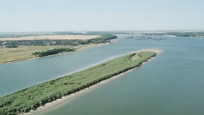 Seceta lovește Dunărea: debit redus la jumătate, restricții în navigație și „nisipul își face loc”. 1 video efectele secetei asupra dunarii debit la jumatate fata de normal restrictii in traficul naval nisipul a castigat teren 68635fafe7151