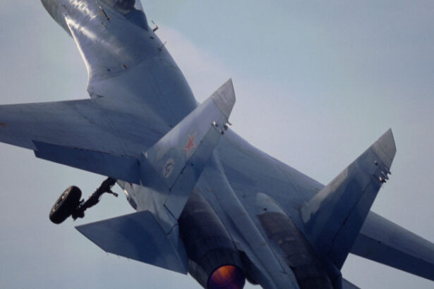 video explozii urmate de incendiu ucraina a confirmat distrugerea unui avion de antrenament rus su 27ub pe aerodromul krasnodar 6884f269dfa0b