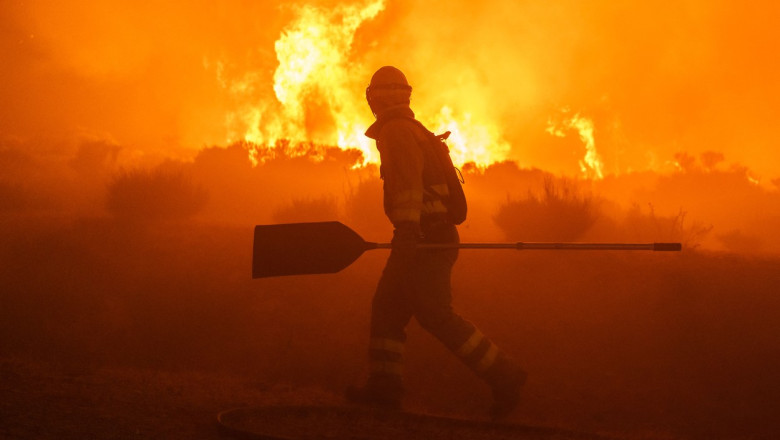 Foc devastator în inima Spaniei: peste 500 de hectare de pădure distruse și zeci de localnici nevoiți să plece 1 video incendiu puternic de vegetatie in centrul spaniei peste 500 de hectare de padure parjolite si sute de localnici evacuati 688a086af0201