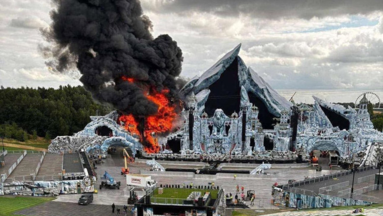 Flăcări devastatoare la scena centrală a festivalului Tomorrowland din Belgia, cu doar două zile înainte de start. 1 video incendiu urias la scena principala a festivalului tomorrowland din belgia cu doua zile inainte de deschidere 6877f3621b7b3