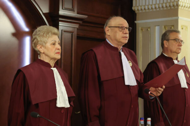 video indemnizatii record pentru cei trei judecatori ccr care isi termina mandatul 180 000 de lei prima de pensionare 6863d6f5ad523