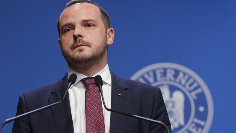 Ministrul Alexandru Rogobete dezvăluie reforme în domeniul sănătății: „Mă simt jenat că pacienții sunt nevoiți să procure Algocalmin.” 1 video ministrul alexandru rogobete anunta schimbari in sanatate imi este rusine ca pacientii sunt trimisi sa cumpere algocalmin 687e6bf627f50