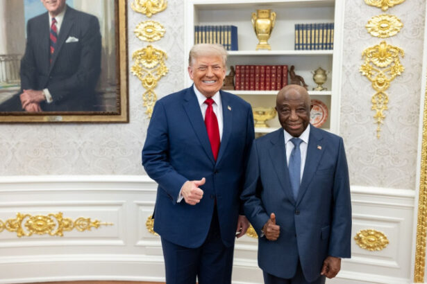 video moment jenant pentru trump l a felicitat pe presedintele liberiei pentru nivelul englezei sale desi este limba oficiala a tarii 686f5d2f959d5