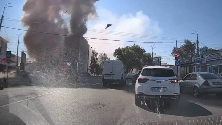 Atacul dronelor rusești asupra centrului de recrutare dintr-un oraș ucrainean: bilanț tragic de două victime. 1 video momentul in care dronele rusesti lovesc un centru de recrutare dintr un oras ucrainean cel putin doua persoane au fost ucise 686663bd4908c