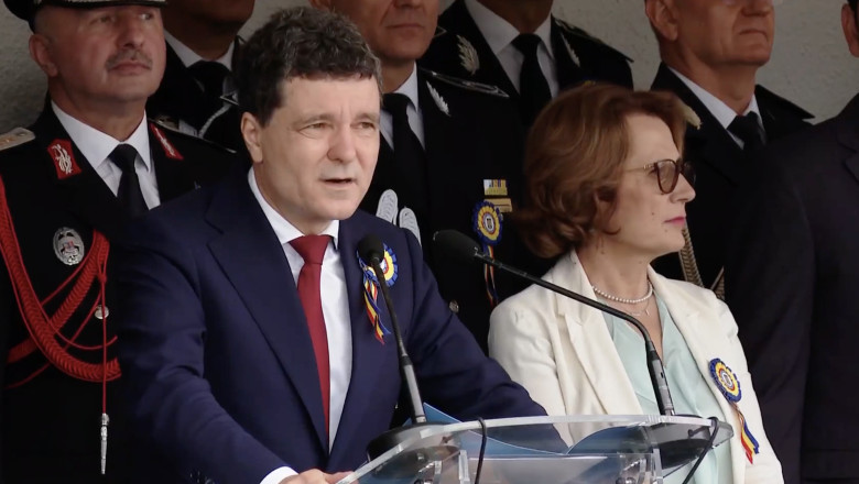 Nicușor Dan le transmite absolvenților Academiei de Poliție: „Încrederea românilor în instituții pornește de la credibilitatea acestora.” 1 video nicusor dan catre absolventii de la academia de politie increderea romanilor in stat vine din increderea in interfata lui 6889c759b8abd