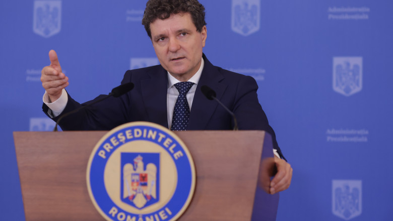 Nicușor Dan detaliază motivele pentru care a contestat la CCR schimbările legii împotriva xenofobiei și antisemitismului. 1 video nicusor dan explica de ce a sesizat la ccr modificarile aduse legii de combaterea a xenofobiei si antisemitismului 6874d62317552