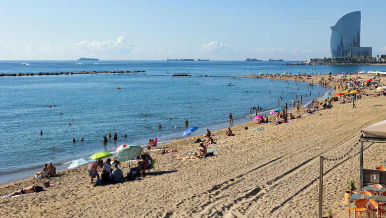 Atenție, turiști! Reguli esențiale de călătorie în Spania pentru o vacanță fără surprize neplăcute, cu amenzi de până la 3.000 de euro. 1 video noile reguli de calatorie in spania la ce trebuie sa fie atenti turistii pentru a nu si strica vacanta amenzi pana la 3 000 euro 687c77258b495