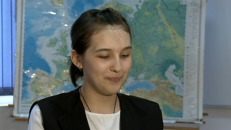 „Determinarea unei tinere: Cum a reușit să promoveze BAC-ul în ciuda provocărilor legate de pierderea vederii” 1 video nu m am dat batuta povestea tinerei nevazatoare care a luat bac ul un accident stupid i a luat vederea in urma cu un an 6873334404e6e