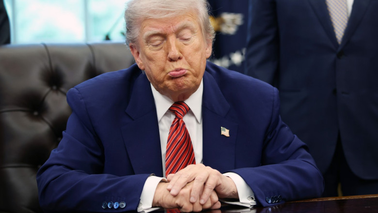 „Îndoieli la vârful puterii: reacția lui Donald Trump privind sfârșitul conflictului din Ucraina.” 1 video nu stiu raspunsul dat de donald trump cand a fost intrebat daca poate pune capat razboiului din ucraina 68695e165d3d9