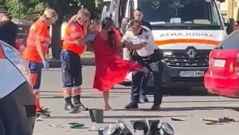 Șoferiță în stare de ebrietate provoacă un accident soldat cu răniți, inclusiv doi copii, și ajunge în arest după un scandal. 1 video o soferita beata a produs un accident in care o alta femeie si doi copii au fost raniti a fost incatusata dupa ce a facut scandal 68644b0516842