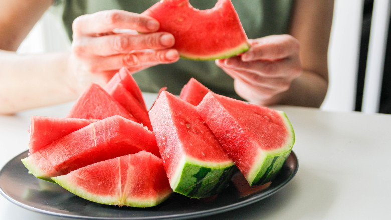 Pepenele: Fructul-vedetă al verii și sfaturi esențiale pentru alegerea celui mai bun din piață 1 video pepenele fructul vedeta al verii de ce trebuie sa tinem cont atunci cand alegem pepenele din piata recomandarile