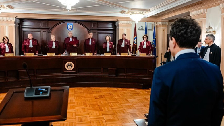 Președintele Dan, „privitor” la spectacolul primelor de pensionare de la CCR: „Plătim acum pentru legi foarte, foarte slabe.” 1 video presedintele dan spectator la show ul primelor de pensionare de la ccr platim acum pentru niste legi extrem extrem de proaste 6874e7d827dbe