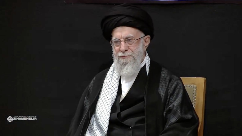 Liderul suprem iranian își face prima apariție publică după conflictul de 12 zile cu Israel. Locul surprinderii ayatollahului Ali Khamenei. 1 video prima aparitie publica a liderului suprem iranian dupa razboiul de 12 zile cu israel unde a fost filmat ayatollahul ali khamenei 686a0633b7740