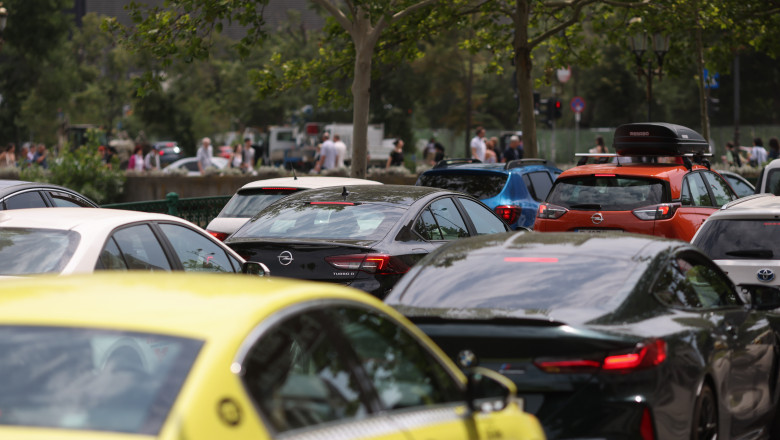 Primăria Capitalei propune zone cu emisii reduse în București: șoferii de mașini vechi ar putea să se confrunte cu restricții în centrul orașului. Ce amenzi îi așteaptă? 1 video primaria capitalei vrea zone cu emisii scazute in bucuresti masinile vechi ar putea fi interzise in centrul orasului ce risca soferii 6870f2a38907b