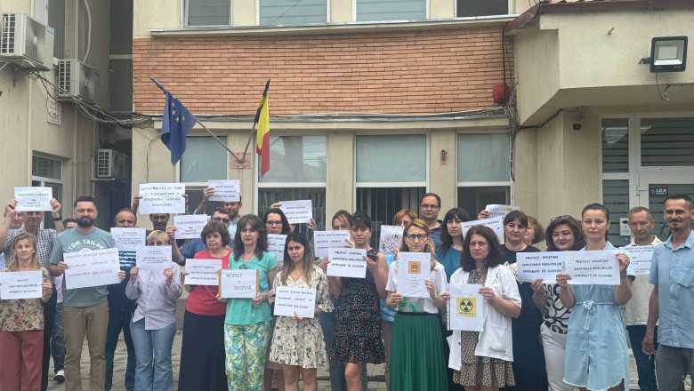 Manifestări de protest în București și în diverse județe; sindicaliștii din casele județene de pensii contestă măsurile de austeritate. 1 video proteste in mai multe judete si in bucuresti sindicalistii din casele judetene de pensii nemultumiti de masurile de austeritate 6878b9f773a47