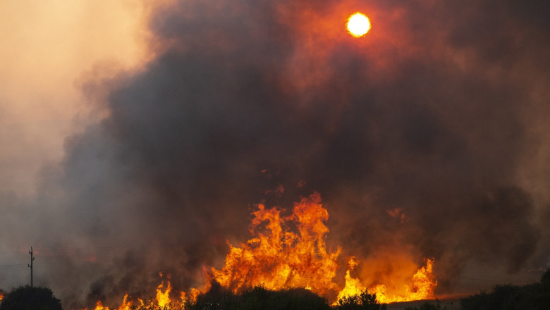 România trimite un elicopter Black Hawk în Bulgaria pentru a combate peste 100 de incendii de vegetație 1 video romania trimite un elicopter black hawk in bulgaria sunt peste 100 de incendii de vegetatie in tara vecina 688724ad0045d