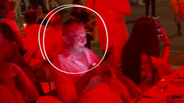 Directorul EximBank a fost surprins în cluburile din Saint-Tropez, în mijlocul unui scandal legat de chiria sediului instituției. 1 video seful eximbank filmat in cluburi din saint tropez in plin scandal privind chiria sediului bancii 6864e51cc41d5