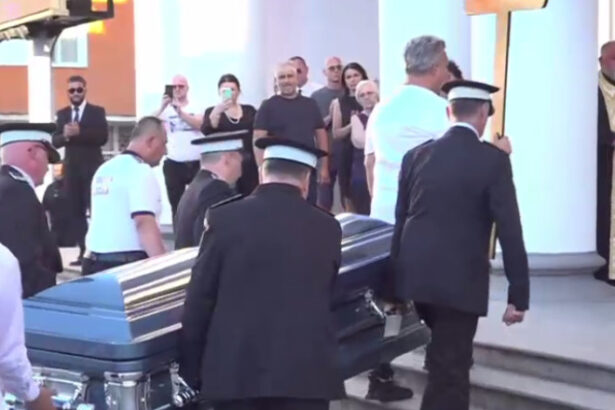 video sicriul cu trupul neinsufletit al campionului mihai leu intampinat cu aplauze la hunedoara 68659ef8686d5