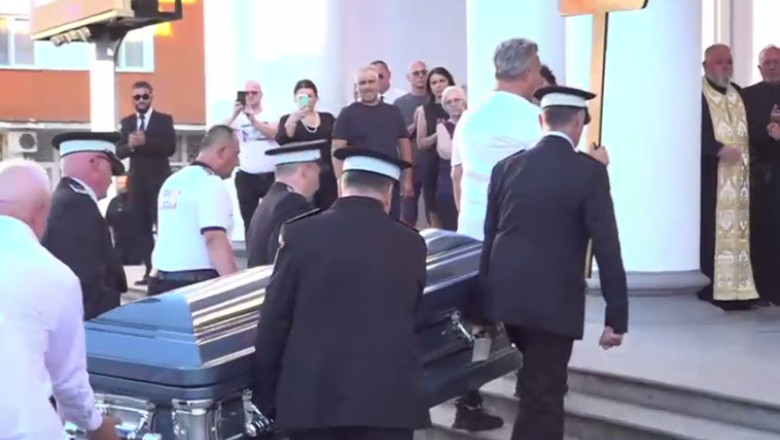 Mihai Leu, campionul nostru, onorat cu aplauze pe drumul său final spre Hunedoara. 1 video sicriul cu trupul neinsufletit al campionului mihai leu intampinat cu aplauze la hunedoara 68659ef8686d5
