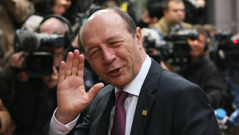Traian Băsescu ar putea redobândi drepturile de fost președinte, după hotărârea CCR. 1 video traian basescu si ar putea recastiga privilegiile de fost presedinte decizia luata de ccr 686404de27af5